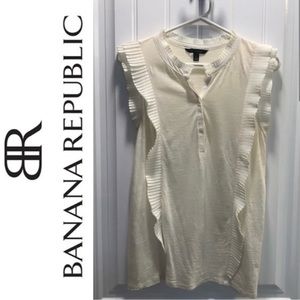 Banana Republic Cream Sleeveless Ruffled Blouse size small.